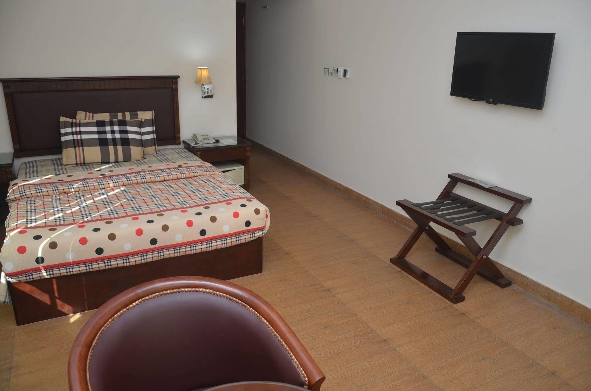 La Rose Hotel 巴纳内拉斯 外观 照片